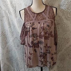 Exposed shoulder blouse